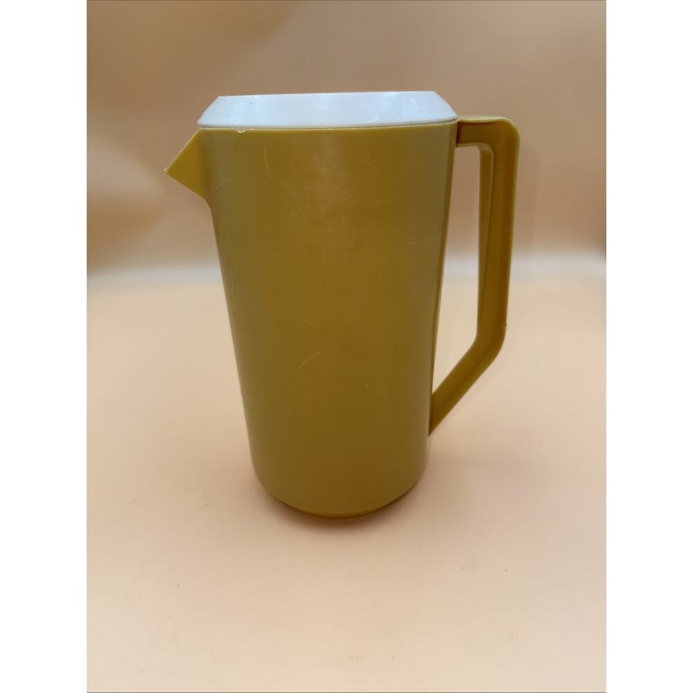 Vintage Rubbermaid Pitcher Harvest Gold 2 1/4 Quart J-2445 with White Lid Retro